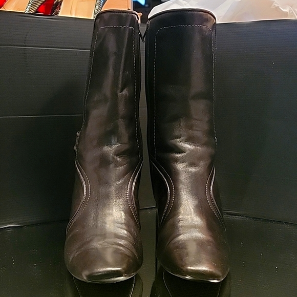 Cole Haan heel boots brown zippered sz 9.5 , 2in heel 11.5 tall . - Picture 2 of 12